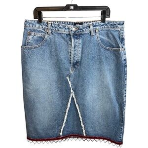 Gap Denim Jean Skirt Women’s Size 16 Blue Red Beaded Button Fly Waist 37 Vintage